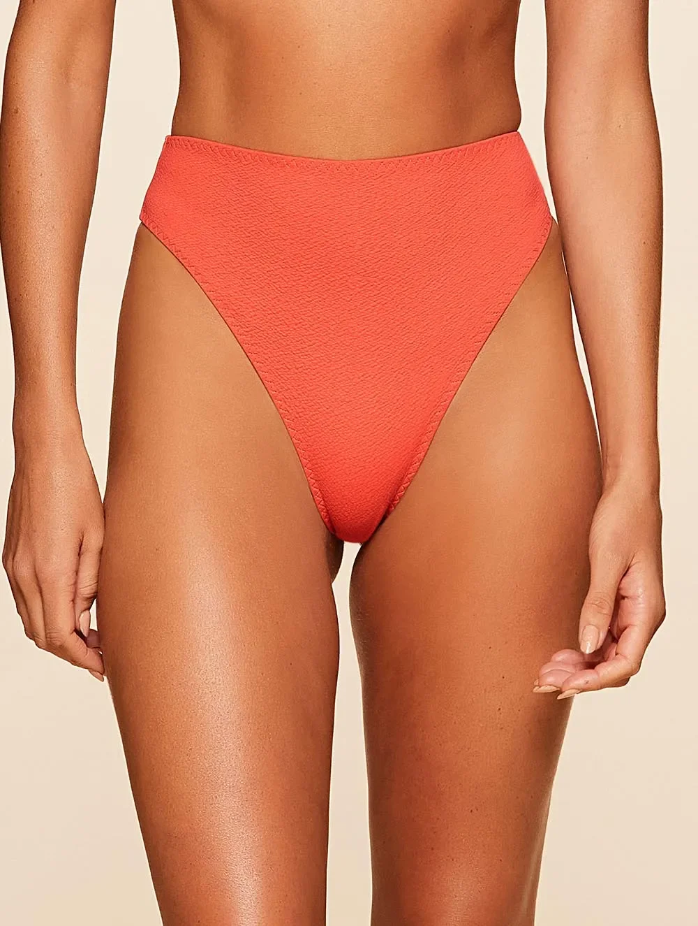 Biquíni Top Faixa + Hot Pants Lisos Solanas - Cia Marítima