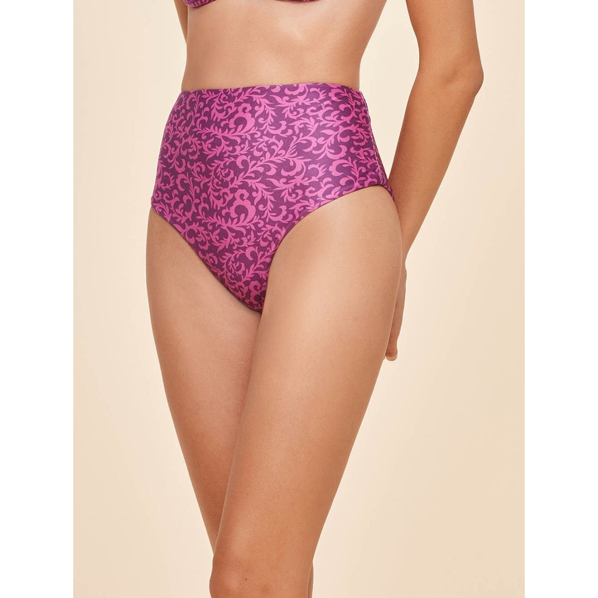 Biquíni Top Meia Taça em V + Hot Pants Lovina - Cia Marítima