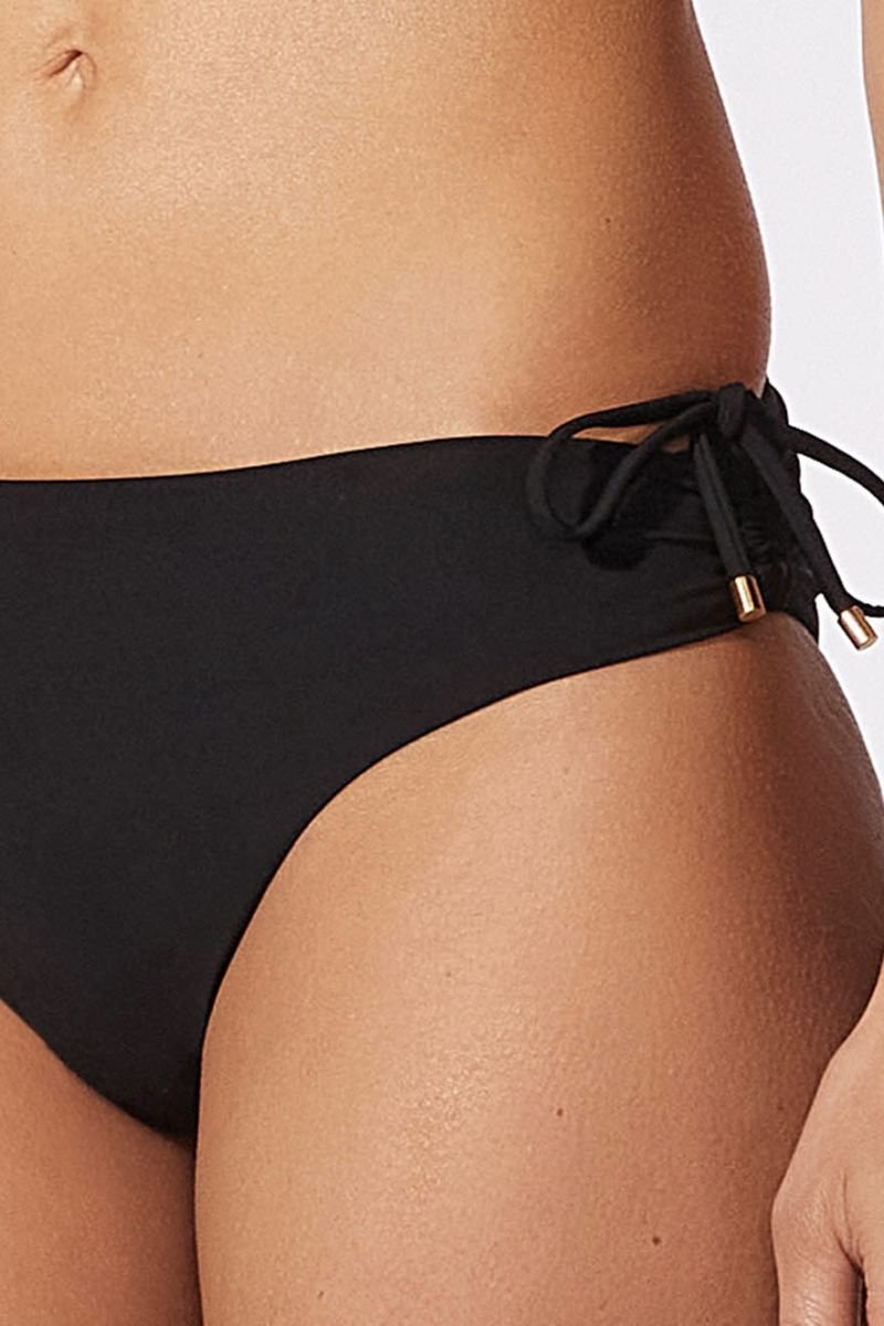 Biquíni Top Triângulo + Tanga Lateral Média Lisa Onyx - Cia Marítima