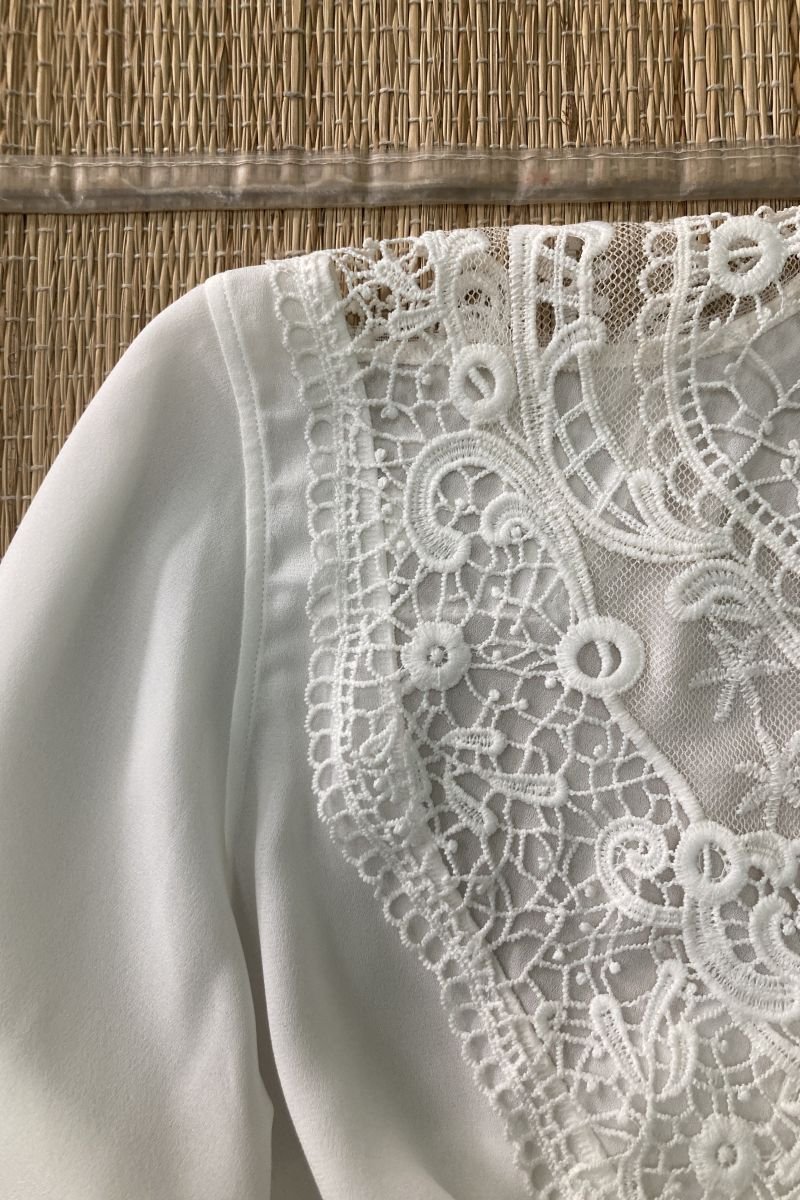 Camisa estilo Blusa com Aplicação nas Costas - Belles