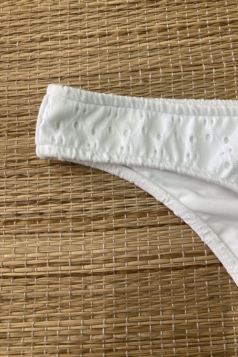 Tanga Avulsa em Laise Branco Natural - Belles